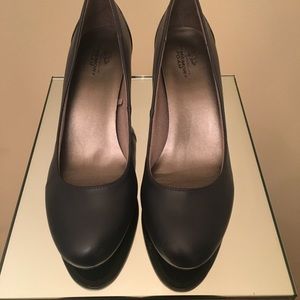 Women’s Life Stride pumps NEW IN BOX